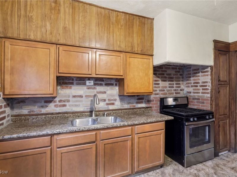 9502 Raymond Avenue, Cleveland, OH 44104 Photo 16