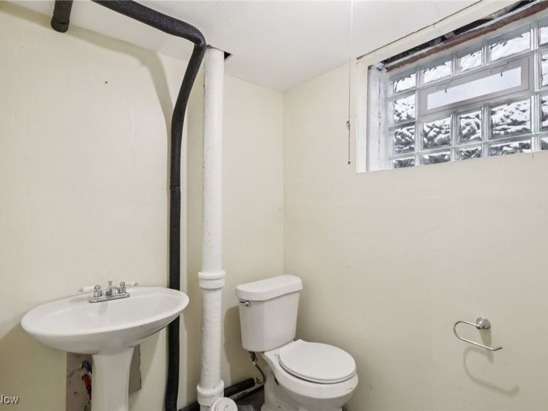 9502 Raymond Avenue, Cleveland, OH 44104 Photo 31