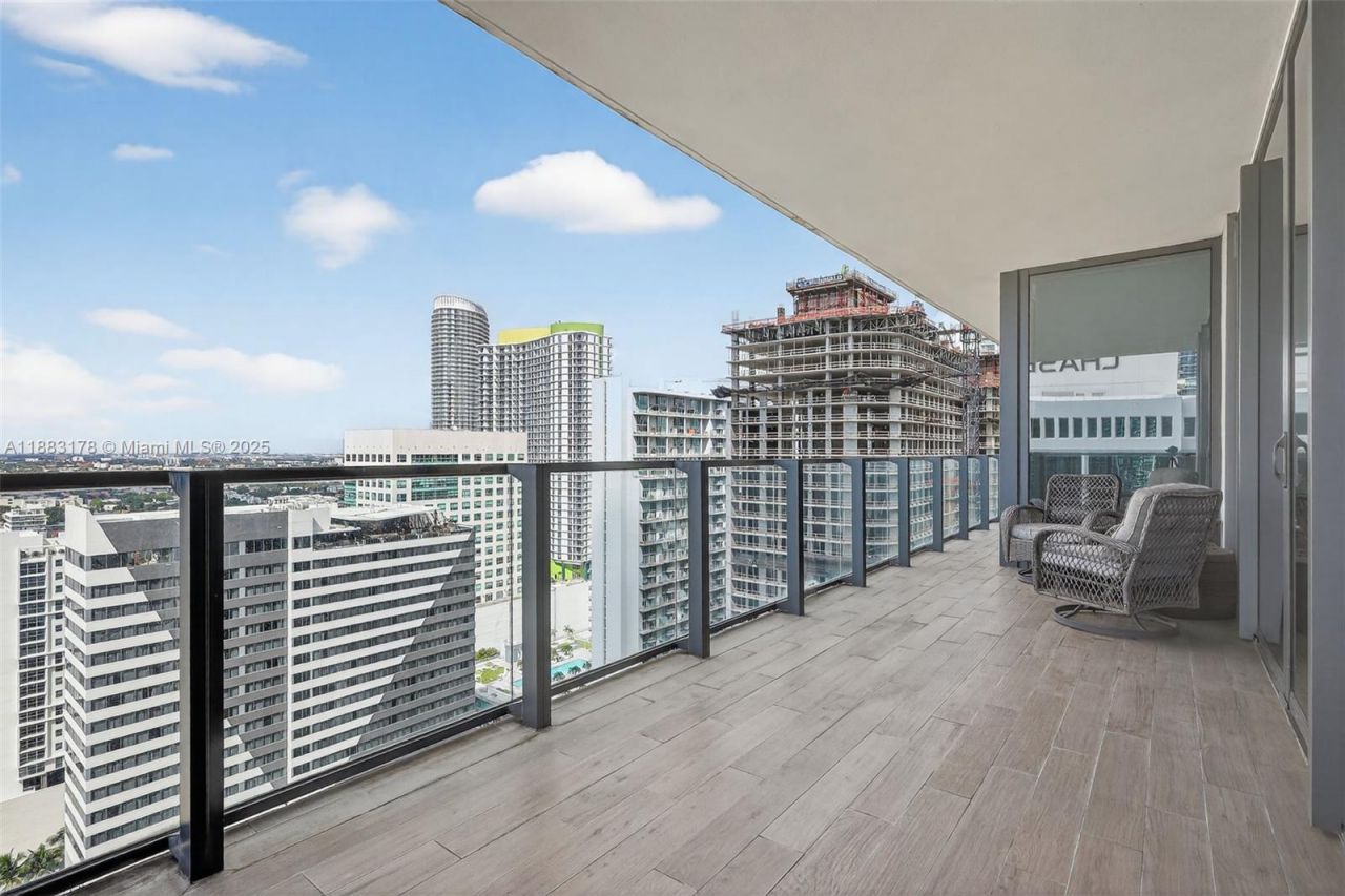 88 SW 7th St, Unit 2402, Miami, FL 33130 Photo