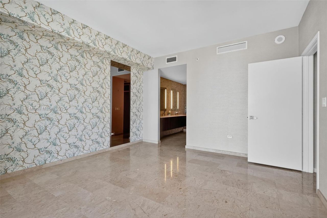 88 SW 7th St, Unit 2402, Miami, FL 33130 Photo