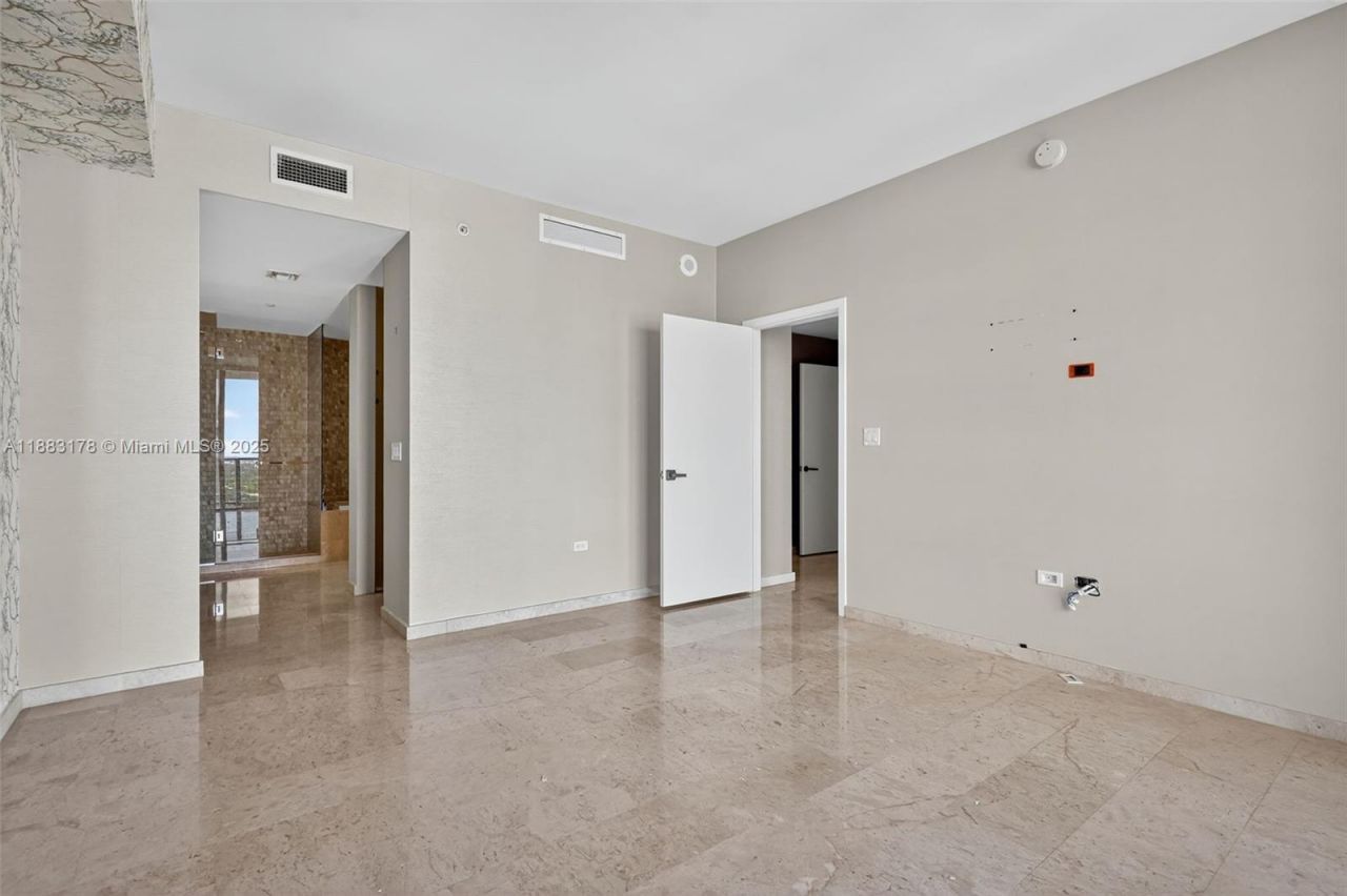 88 SW 7th St, Unit 2402, Miami, FL 33130 Photo