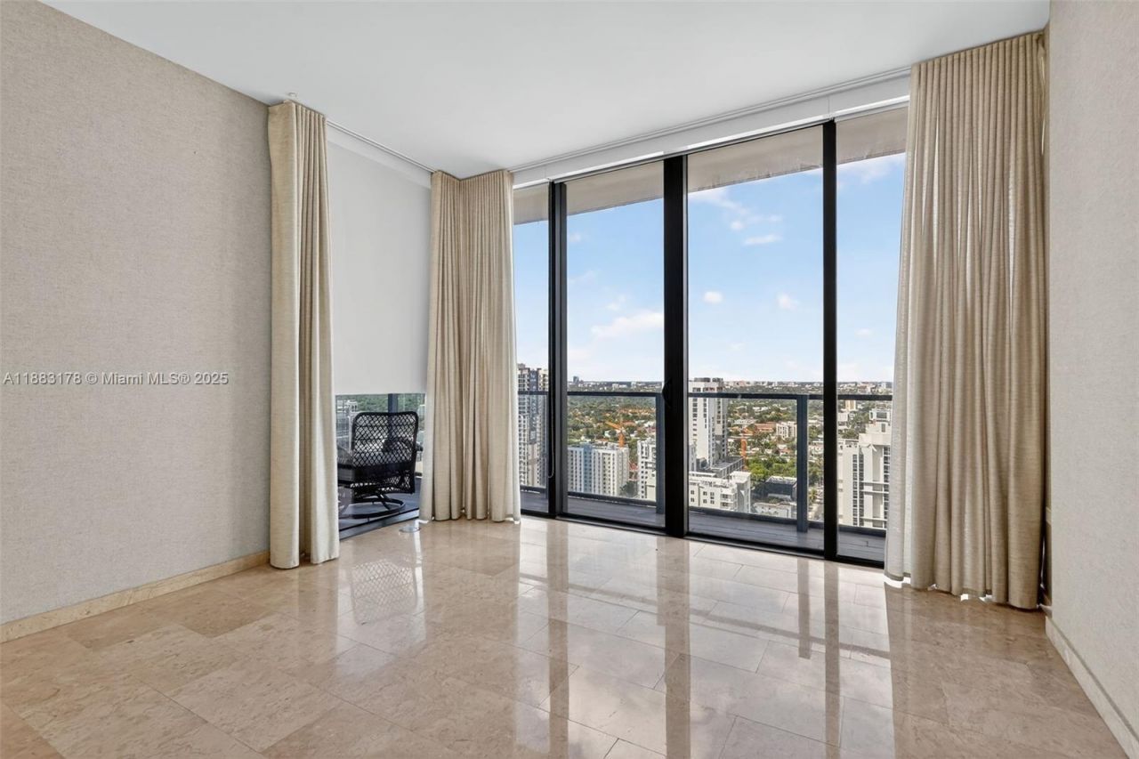 88 SW 7th St, Unit 2402, Miami, FL 33130 Photo