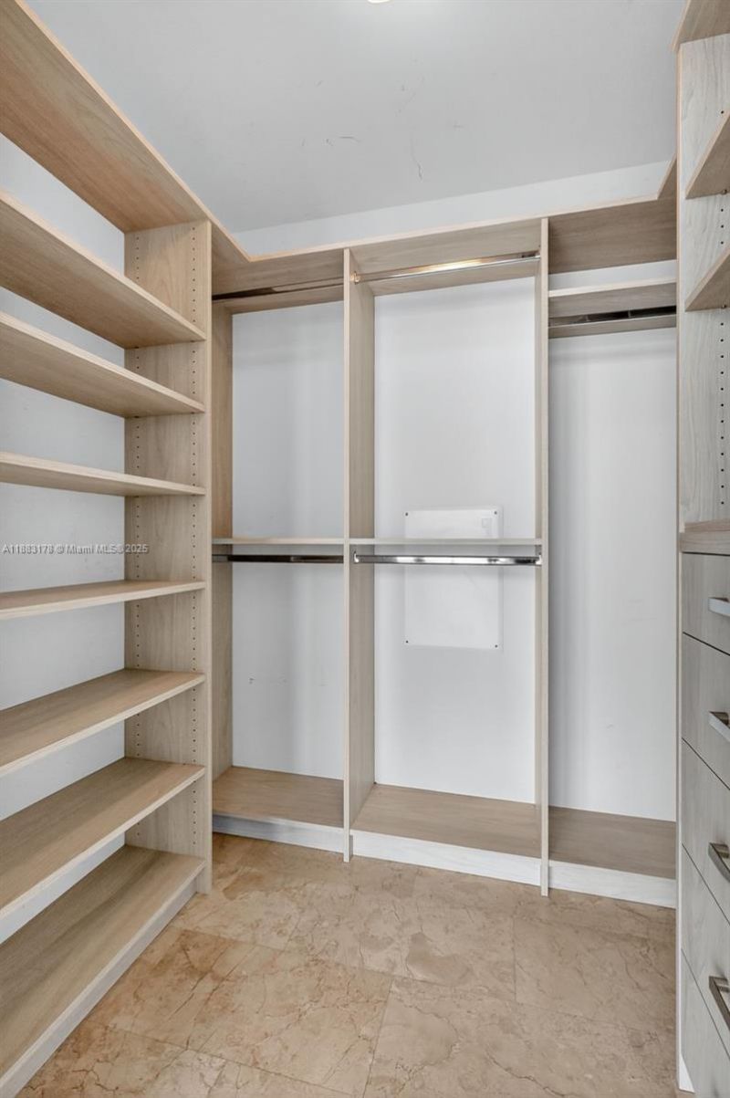 88 SW 7th St, Unit 2402, Miami, FL 33130 Photo