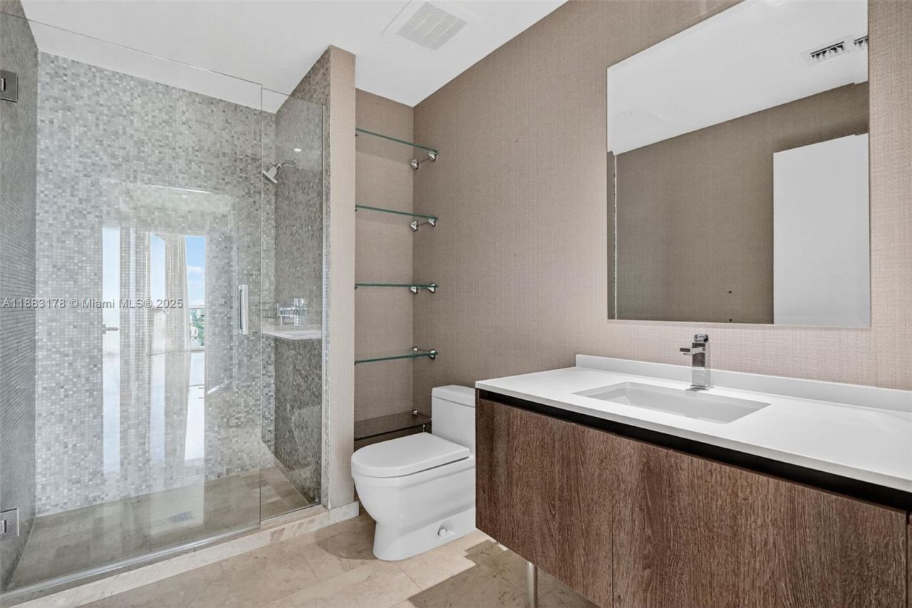 88 SW 7th St, Unit 2402, Miami, FL 33130 Photo