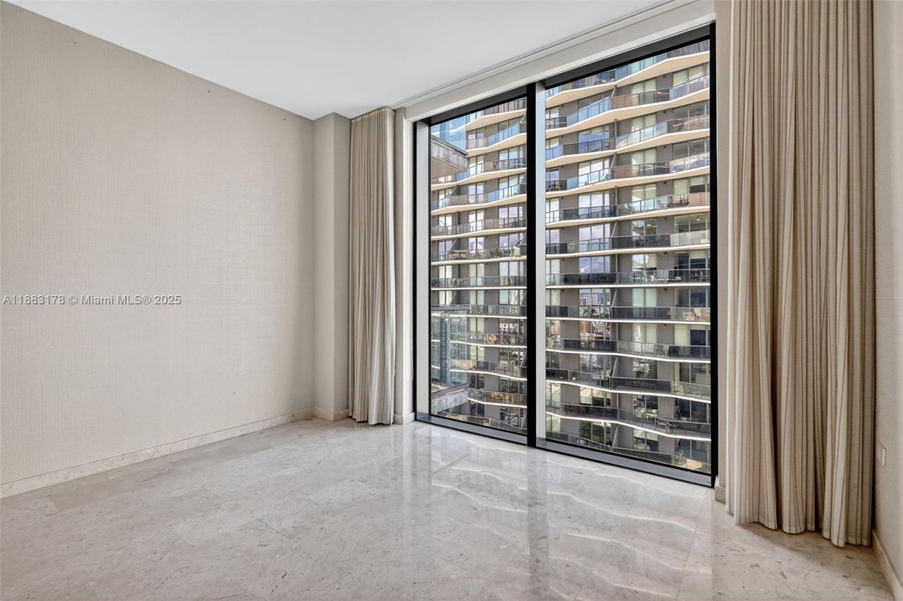 88 SW 7th St, Unit 2402, Miami, FL 33130 Photo