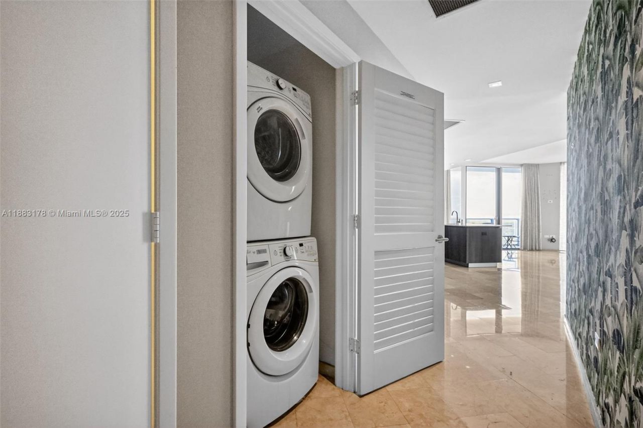 88 SW 7th St, Unit 2402, Miami, FL 33130 Photo