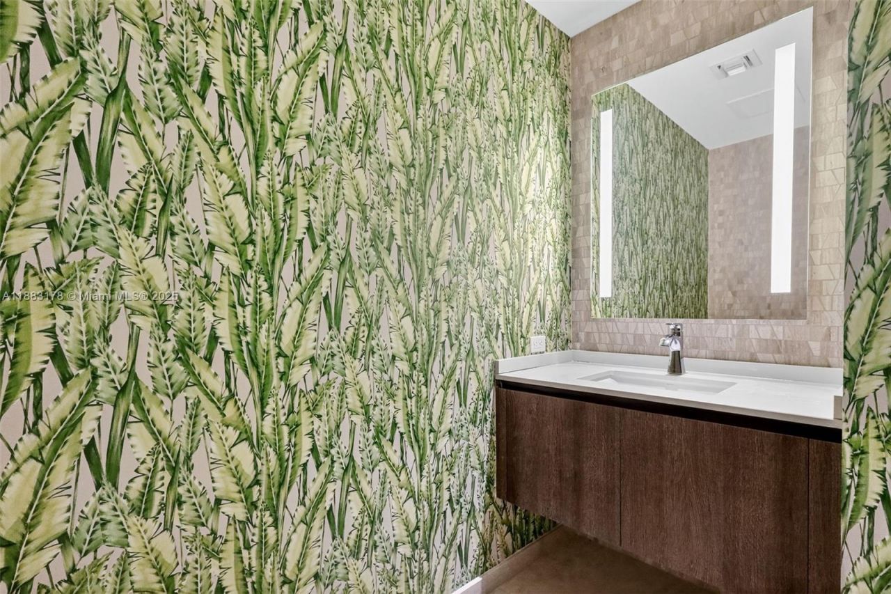 88 SW 7th St, Unit 2402, Miami, FL 33130 Photo