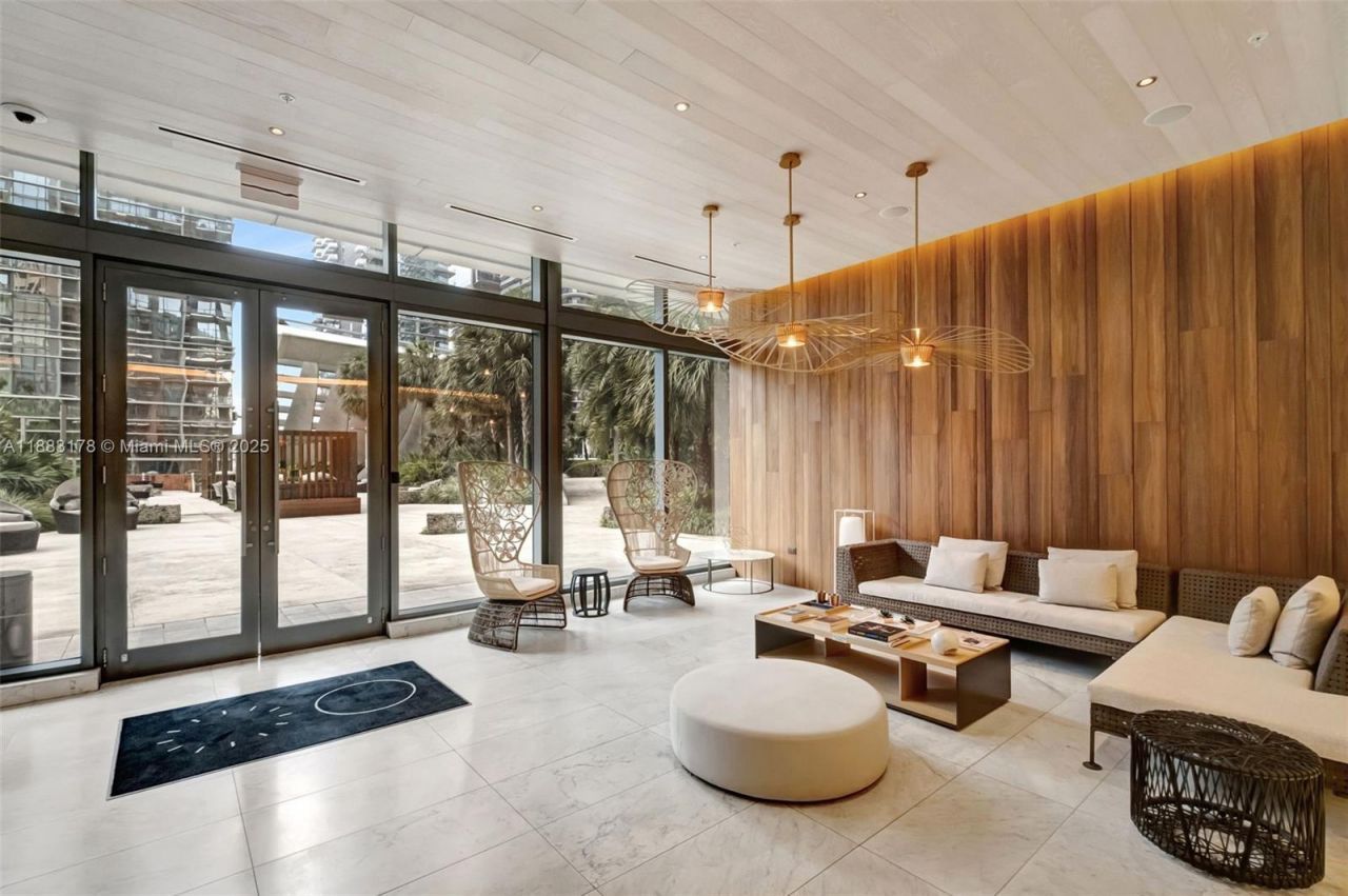 88 SW 7th St, Unit 2402, Miami, FL 33130 Photo