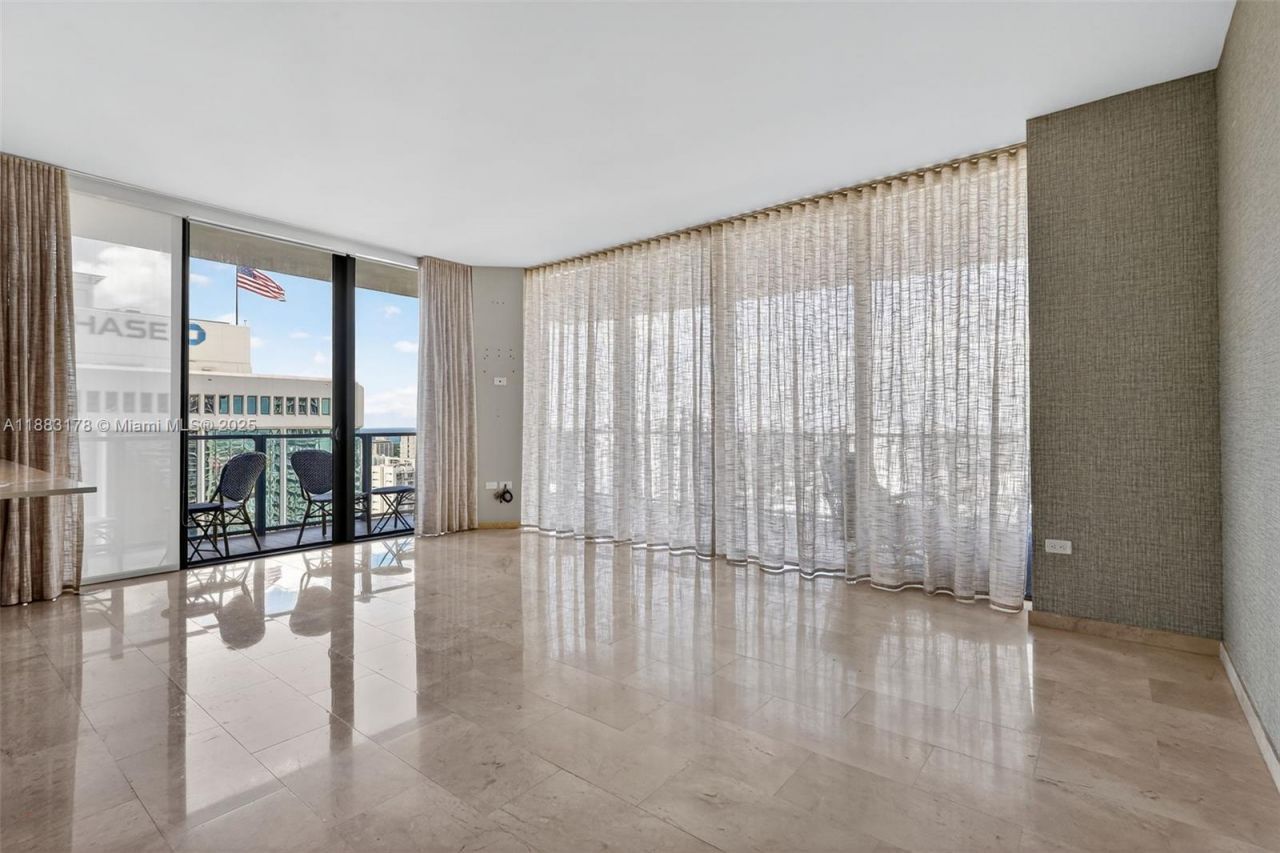 88 SW 7th St, Unit 2402, Miami, FL 33130 Photo