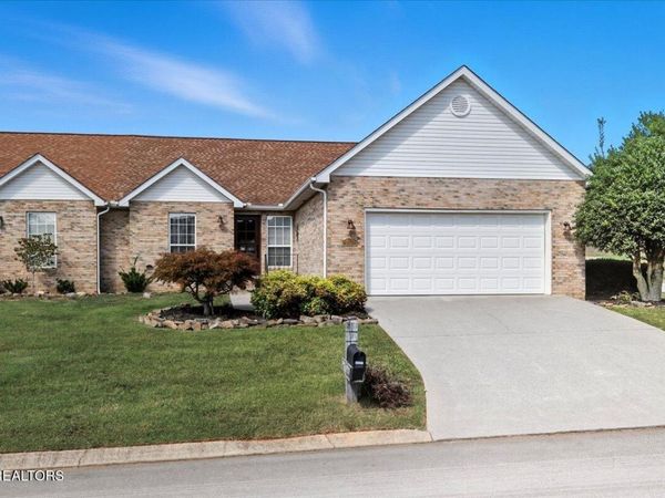 205 Royal Oaks Drive, Maryville, TN 37801