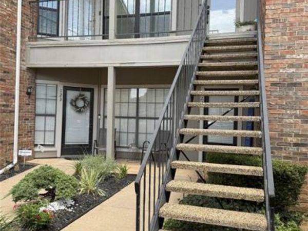 2736 Silver Creek Drive, Unit 223, Arlington, TX 76006