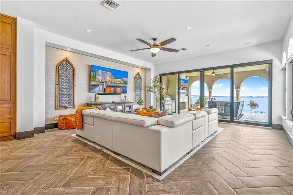 3914 W Riverside Dr, Fort Myers, FL 33901 Photo