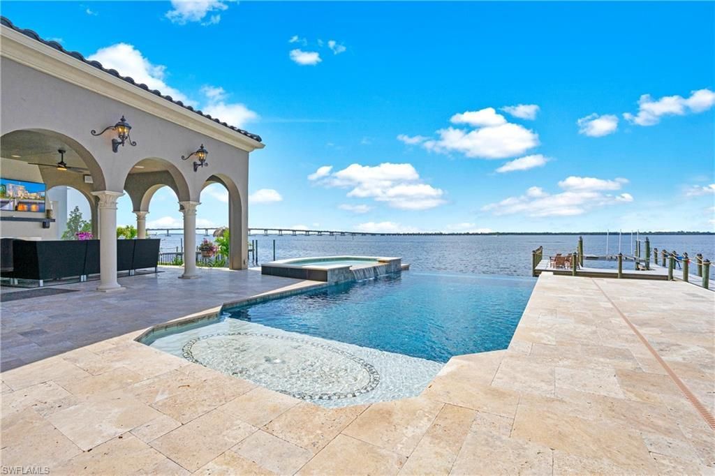 3914 W Riverside Dr, Fort Myers, FL 33901 Photo