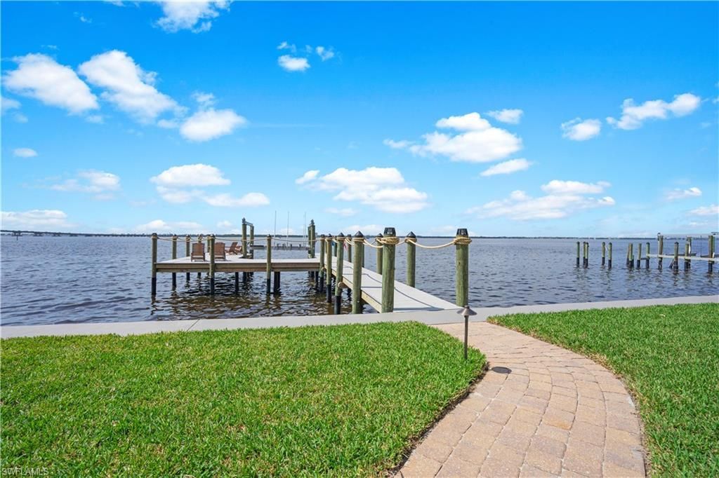 3914 W Riverside Dr, Fort Myers, FL 33901 Photo