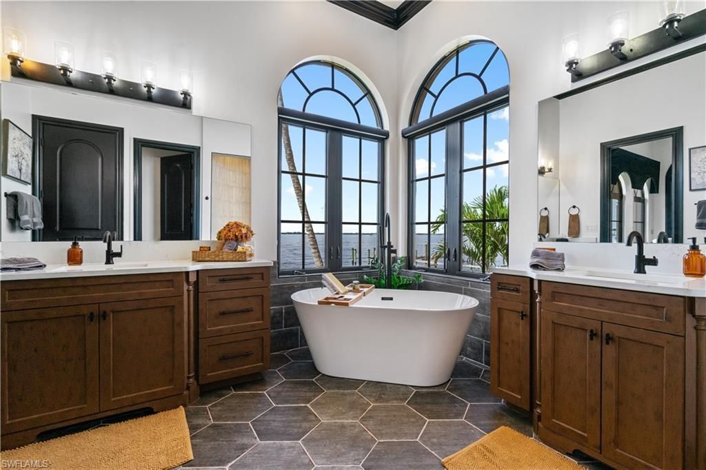 3914 W Riverside Dr, Fort Myers, FL 33901 Photo