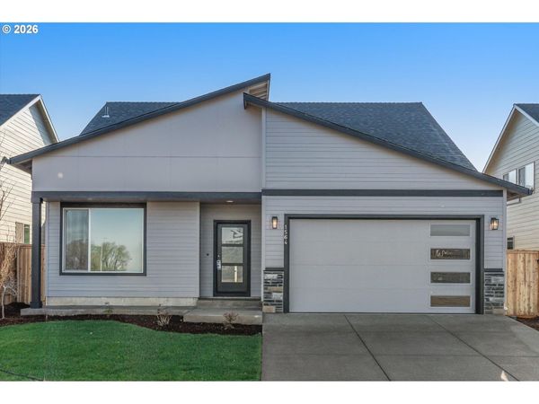 1564 NW Tracy ST, McMinnville, OR 97128