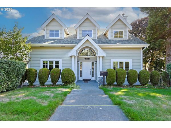 1368 BAYVIEW ST, North Bend, OR 97459