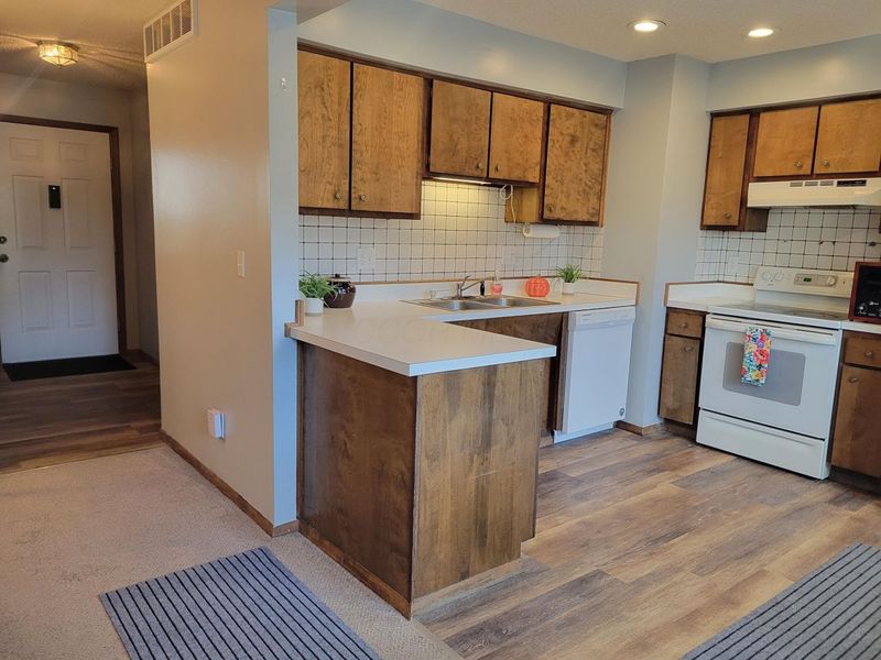 6279 Braiden Court, Columbus, OH 43213 Photo 7