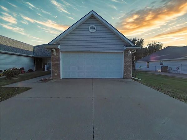1106 E Chestnut Court, Unit A, Savannah, MO 64485