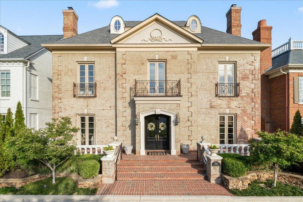 1962 ARDEN WALK LN Germantown, TN 38138