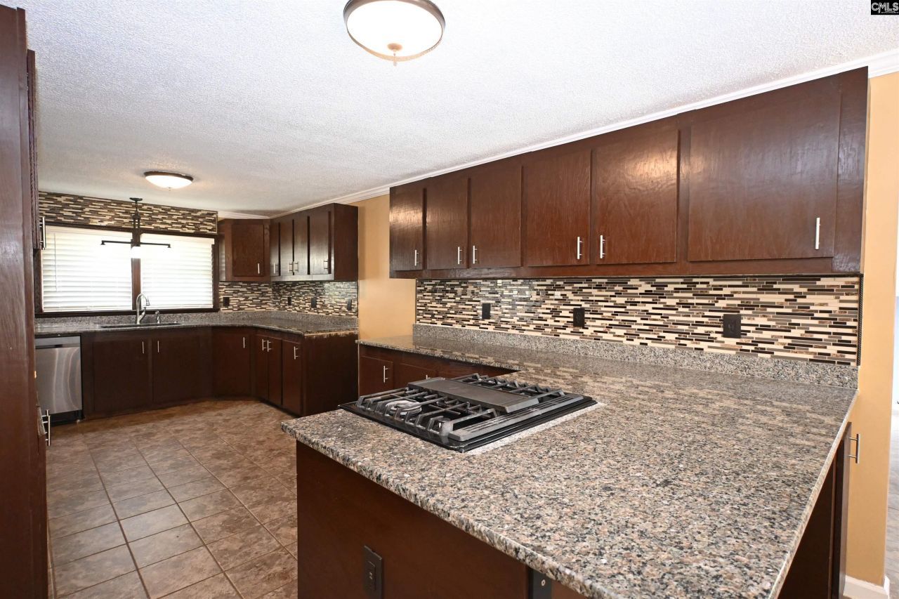 525 Smiths Market Road Photo 10