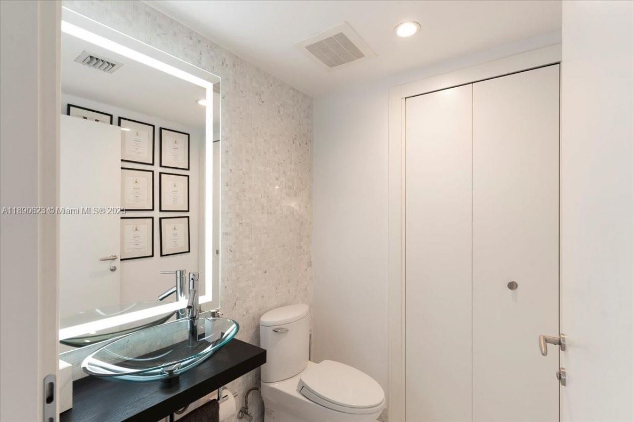 200 Biscayne Boulevard Way, Unit 3608, Miami, FL 33131 Photo