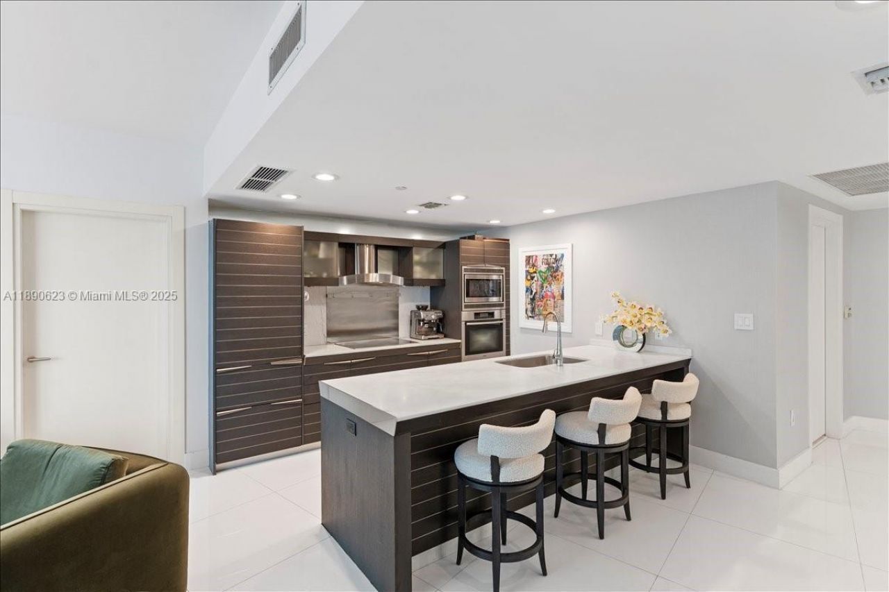 200 Biscayne Boulevard Way, Unit 3608, Miami, FL 33131 Photo