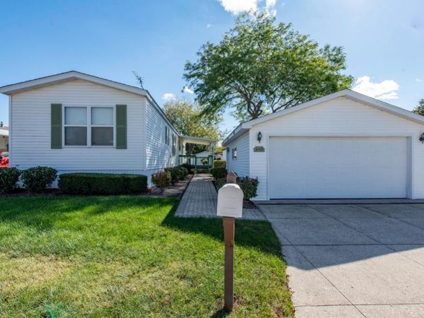 3159 JEANETTE Avenue, Park City, IL 60085