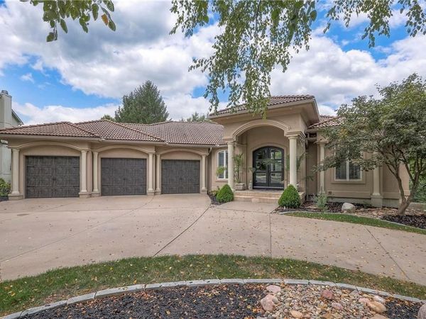 416 NE BITTER CREEK Road, Lee's Summit, MO 64086