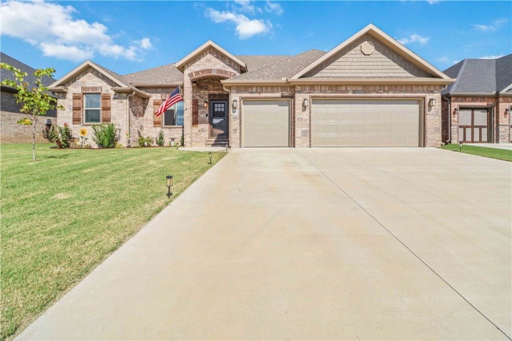 922 E Pinnacle Street, Prairie Grove, AR 72753 Main Photo