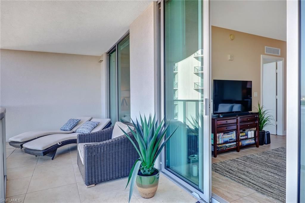 3000 Oasis Grand Blvd, Unit 3006, Fort Myers, FL 33916 Photo