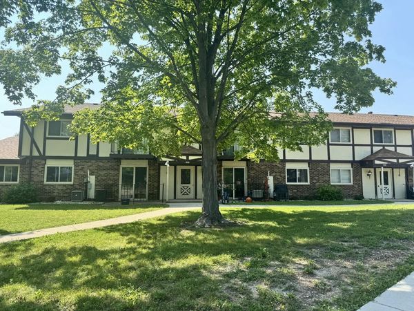 6868 W Kathleen COURT, Unit 6870, Franklin, WI 53132