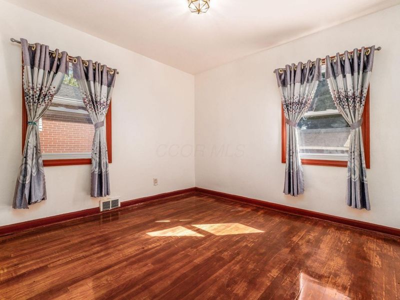 3056 Medina Avenue , Columbus, OH 43224 Photo 10