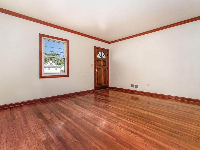 3056 Medina Avenue , Columbus, OH 43224 Photo 3