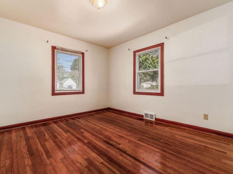 3056 Medina Avenue , Columbus, OH 43224 Photo 9