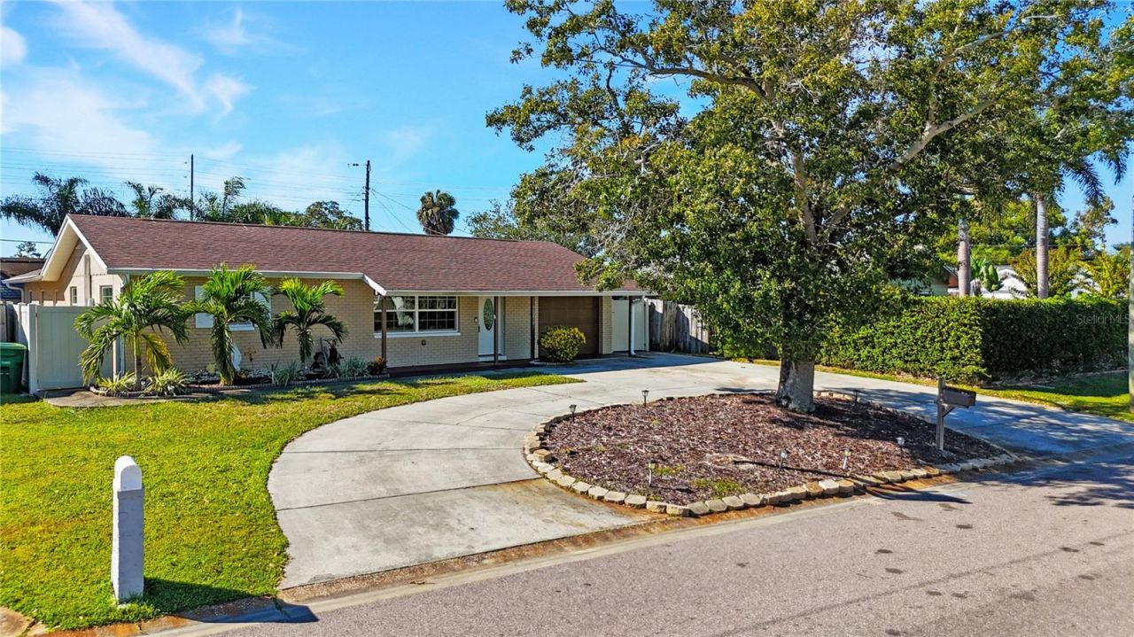 11210 102nd Terrace, Seminole, FL 33778 Photo