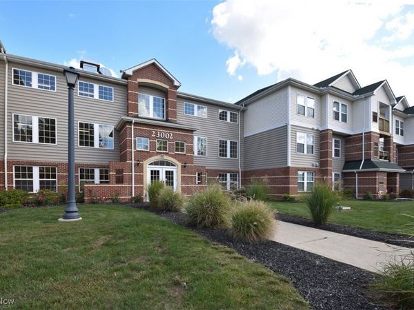 23002 Chandlers Lane, Unit 221, Olmsted Falls, OH 44138