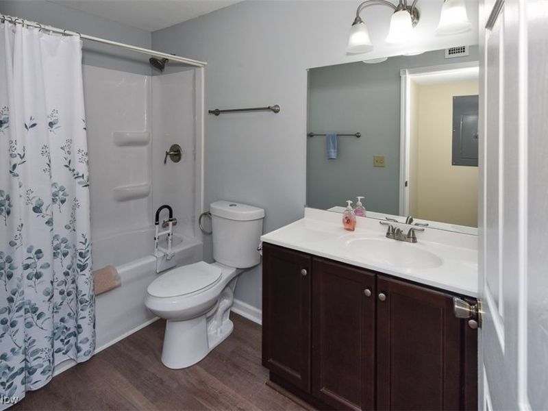 23002 Chandlers Lane, Unit 221, Olmsted Falls, OH 44138 Photo 19