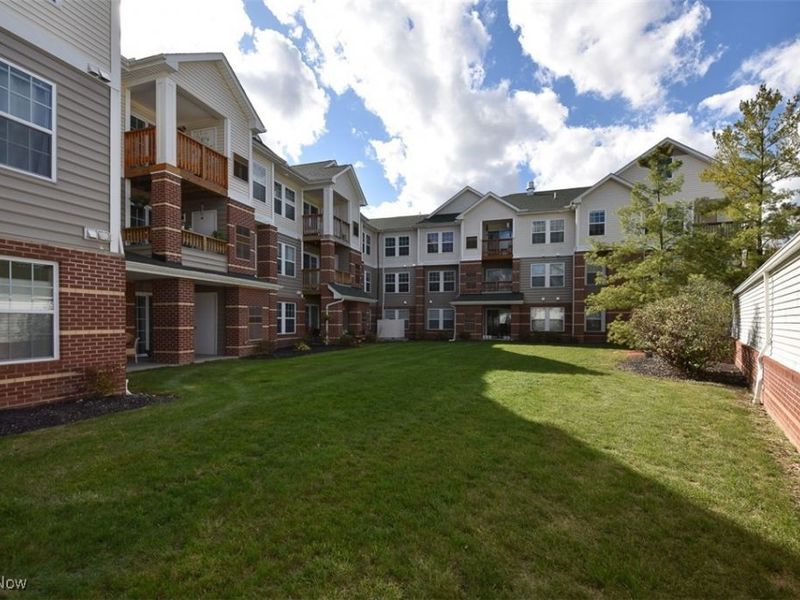 23002 Chandlers Lane, Unit 221, Olmsted Falls, OH 44138 Photo 32