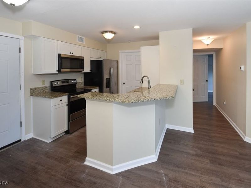 23002 Chandlers Lane, Unit 221, Olmsted Falls, OH 44138 Photo 8