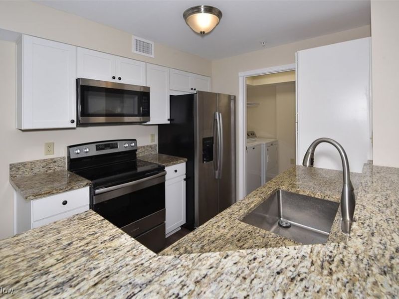 23002 Chandlers Lane, Unit 221, Olmsted Falls, OH 44138 Photo 9