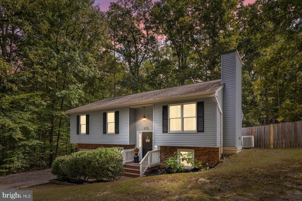 975 Swan Lane, Ruther Glen, VA 22546 Main Photo