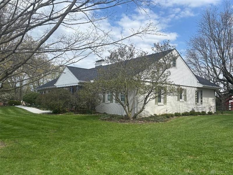 379 Virginia Circle, Wilmington, OH 45177 Photo 4