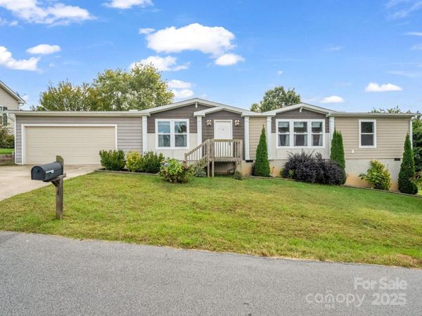 4 N Frederick Lane, Hendersonville, NC 28792