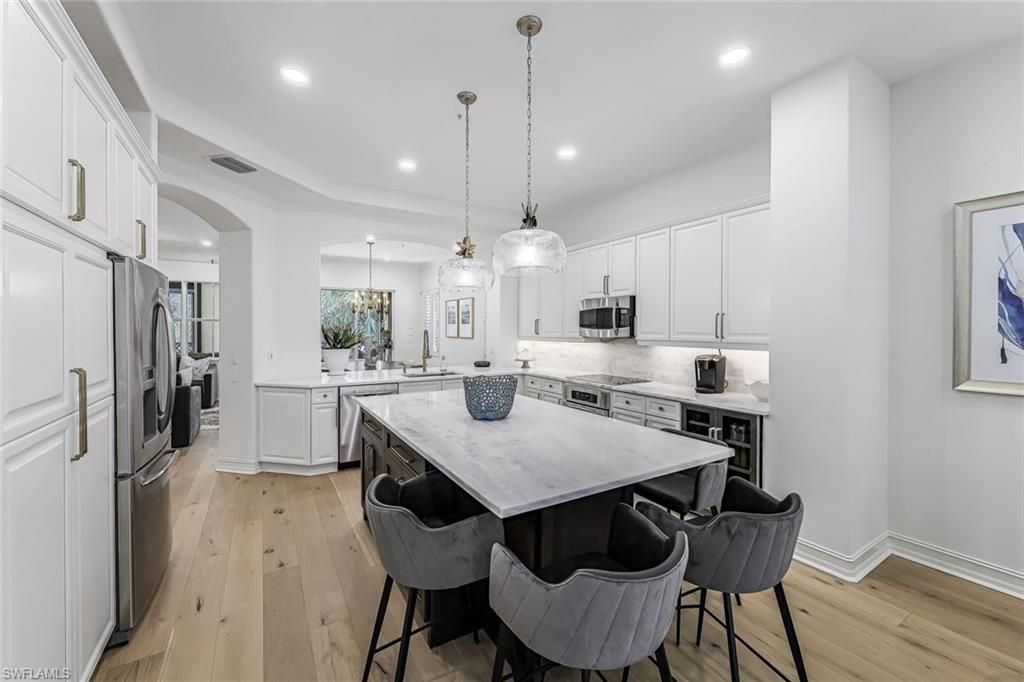 2630 Bolero Dr, Unit 2-2, Naples, FL 34109 Photo
