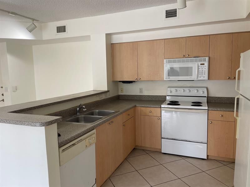 8010 N Nob Hill Road, Unit 205, Tamarac, FL 33321 Photo