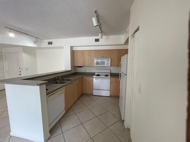 8010 N Nob Hill Road, Unit 205, Tamarac, FL 33321 Photo