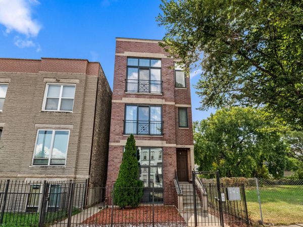 2421 W Warren Boulevard, Unit 3, Chicago, IL 60612