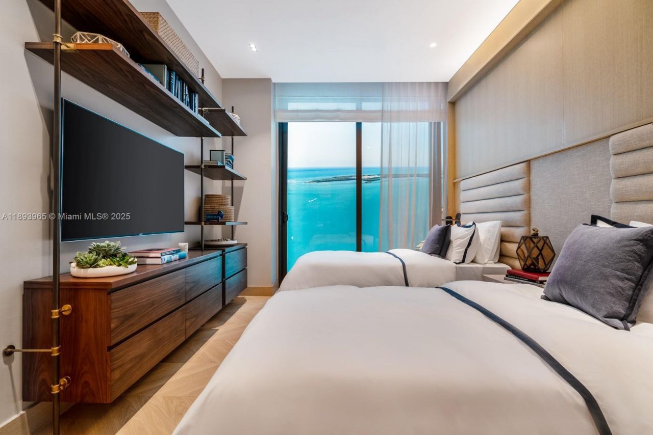 300 N Biscayne Blvd, Unit 7803, Miami, FL 33132 Photo