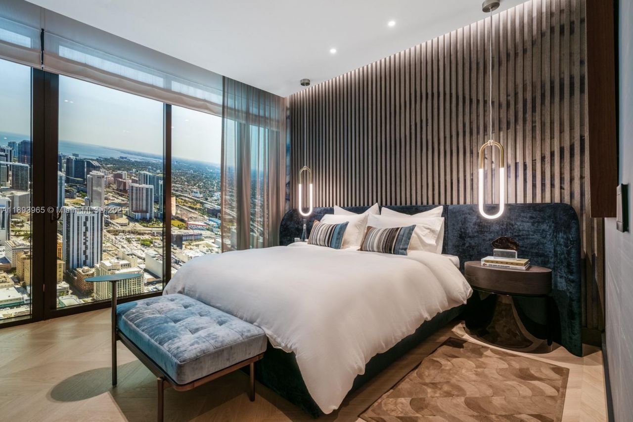 300 N Biscayne Blvd, Unit 7803, Miami, FL 33132 Photo